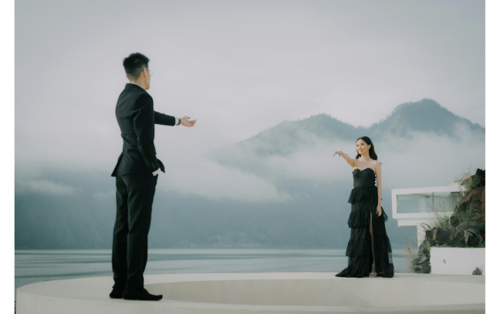 Creative Ideas for Your Travel Together Pre-Wedding Shoot